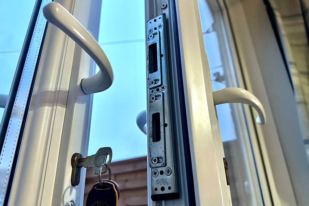 window and door lock reapirs in Southport, Ormskirk, Liverpool, Chester, Manchester, Bolton, Blackburn, Preston, Lancaster and all surrounding areas in the Northwest